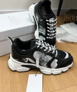 black/white trainers