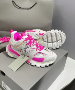 pink/white trainers