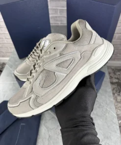 beige runners