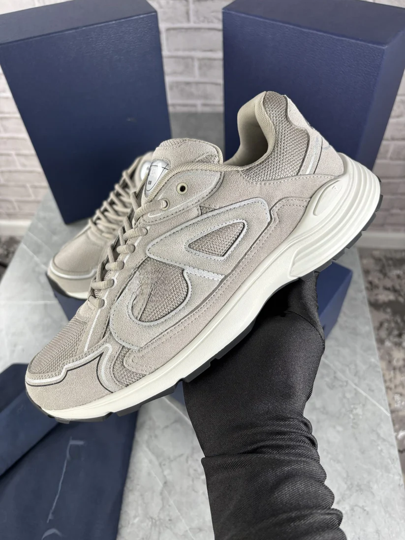 beige runners